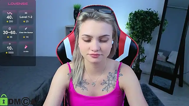 Cameronlovely  online show from November 12, 2025, 2:28 pm