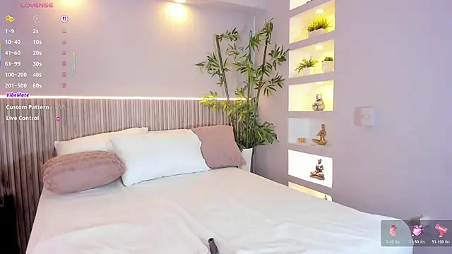 SloanyClark online show from November 13, 2025, 11:42 am