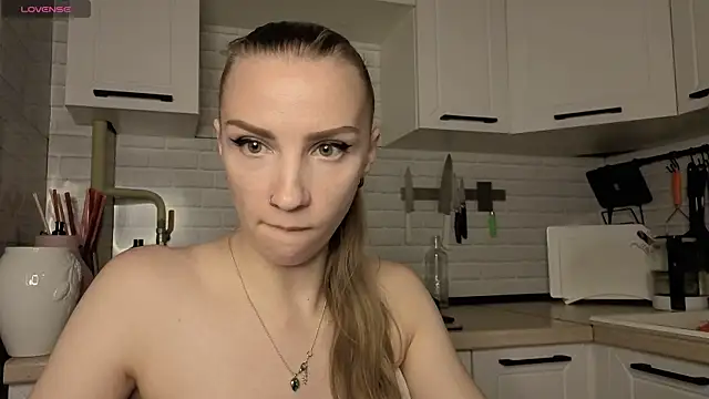 Snapshot of Edena_ chatting on June 21, 2026, 8:11 pm Edena online show from June 21, 2026, 8:11 pm