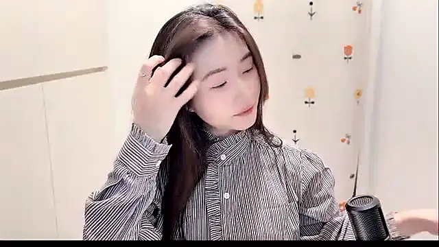 Rosalind xixi online show from November 5, 2025, 8:36 am