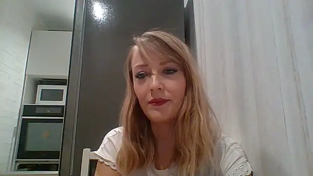 Snapshot of Vexxaa chatting on March 4, 2026, 4:02 pm Vexxaa online show from March 4, 2026, 4:02 pm