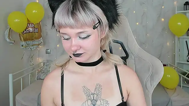 Snapshot of Tori_Cutie chatting on October 3, 2025, 5:37 am Tori Cutie online show from October 3, 2025, 5:37 am