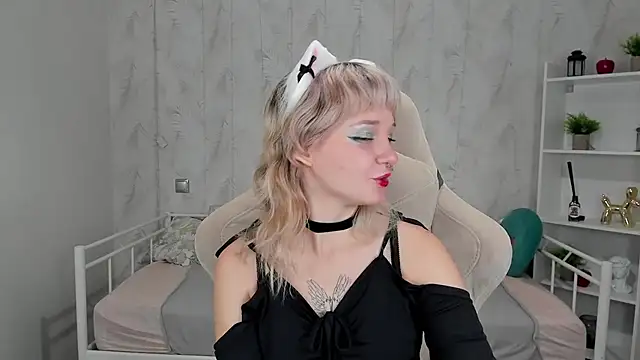 Snapshot of Tori_Cutie chatting on October 8, 2025, 11:57 pm Tori Cutie online show from October 8, 2025, 11:57 pm