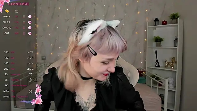 Snapshot of Tori_Cutie chatting on October 16, 2025, 12:11 am Tori Cutie online show from October 16, 2025, 12:11 am