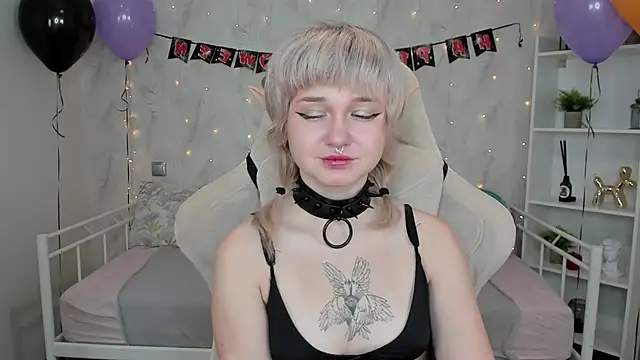 Snapshot of Tori_Cutie chatting on October 26, 2025, 12:05 am Tori Cutie online show from October 26, 2025, 12:05 am