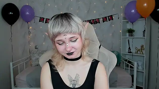 Snapshot of Tori_Cutie chatting on November 1, 2025, 12:01 am Tori Cutie online show from November 1, 2025, 12:01 am