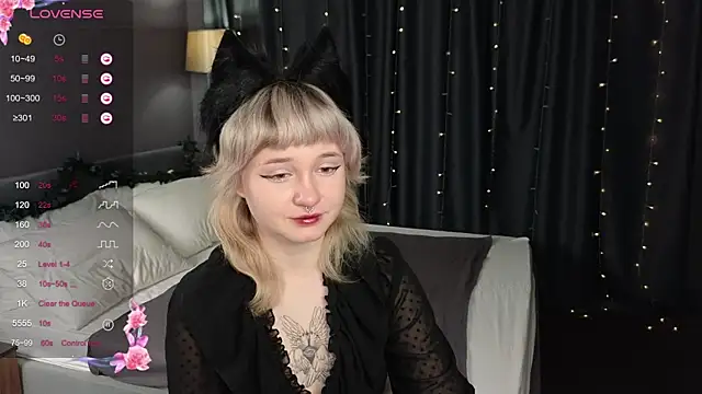 Tori Cutie online show from November 28, 2025, 12:02 am