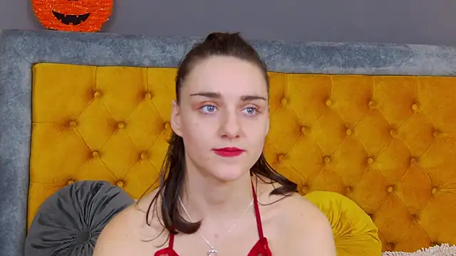 Jessica White  online show from November 11, 2025, 4:56 am