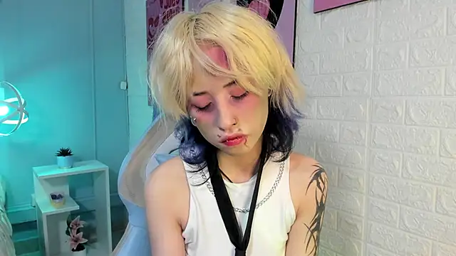 Hannahpage online show from October 31, 2025, 12:28 pm