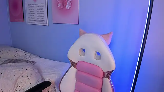 Hannahpage online show from March 25, 2026, 12:33 pm