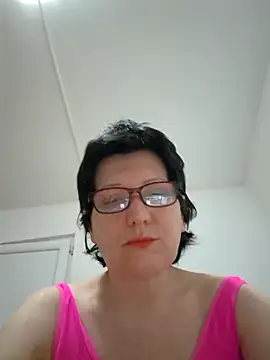 Vera Elle online show from May 4, 2026, 6:37 pm