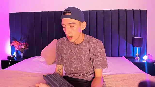 dominik thompson777 online show from September 29, 2025, 5:23 am