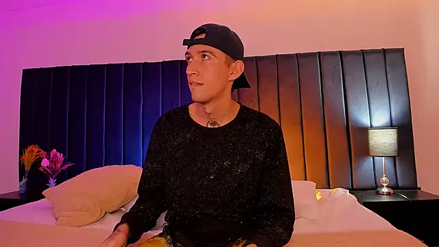 dominik thompson777 online show from October 4, 2025, 3:26 am