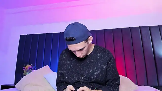 dominik thompson777 online show from October 12, 2025, 9:19 am