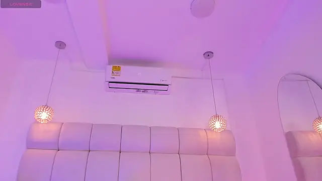 Evelinn Ruiz online show from October 6, 2025, 7:00 pm