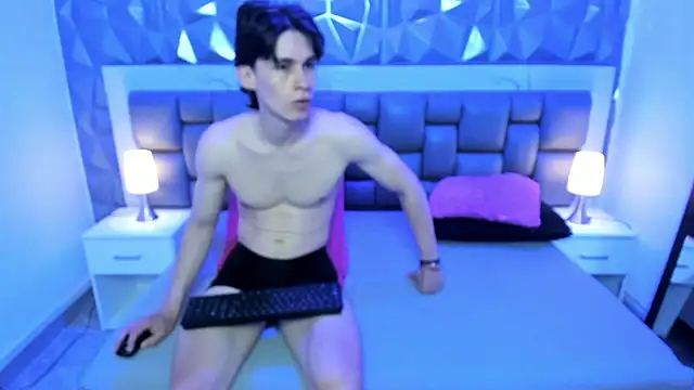 CloeyMiller online show from October 17, 2025, 5:15 pm