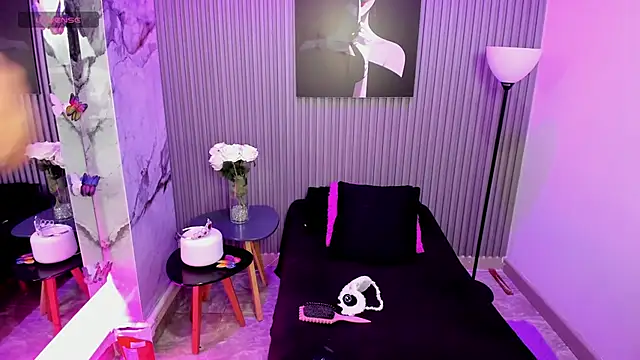 CloeyMiller online show from November 3, 2025, 4:19 pm