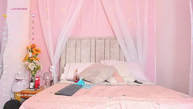 Snapshot of Rachellcooperrr chatting on September 11, 2025, 7:58 pm Rachellcooperrr online show from September 11, 2025, 7:58 pm