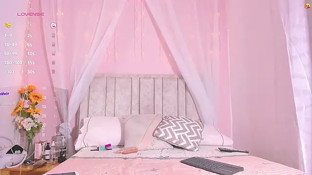 Snapshot of Rachellcooperrr chatting on September 15, 2025, 6:30 pm Rachellcooperrr online show from September 15, 2025, 6:30 pm