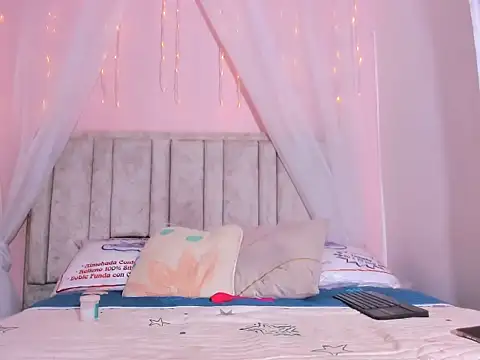 Snapshot of Rachellcooperrr chatting on October 7, 2025, 8:39 pm Rachellcooperrr online show from October 7, 2025, 8:39 pm