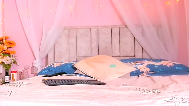 Snapshot of Rachellcooperrr chatting on October 31, 2025, 5:03 pm Rachellcooperrr online show from October 31, 2025, 5:03 pm