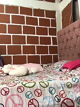 Rachellcooperrr online show from April 4, 2026, 6:05 pm