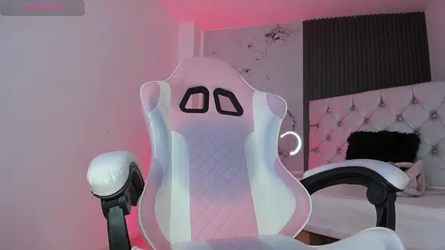 chloesagee online show from February 5, 2026, 9:52 pm