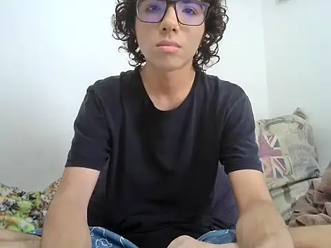 Snapshot of BBoyLatino0 chatting on October 10, 2025, 6:07 pm BBoyLatino0 online show from October 10, 2025, 6:07 pm