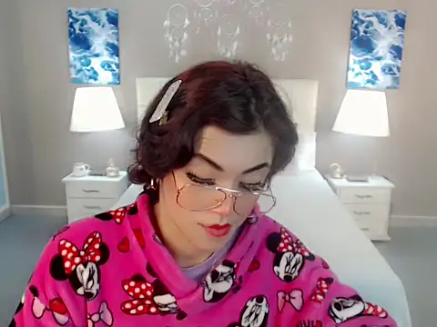 nathalialoes1 online show from November 9, 2025, 1:53 pm