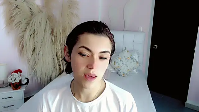 nathalialoes1 online show from December 5, 2025, 6:15 pm