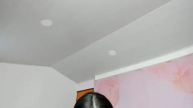 milk candy18 online show from October 3, 2025, 12:24 pm