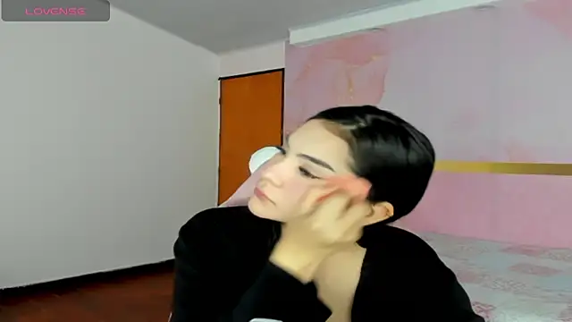 milk candy18 online show from October 14, 2025, 12:28 pm