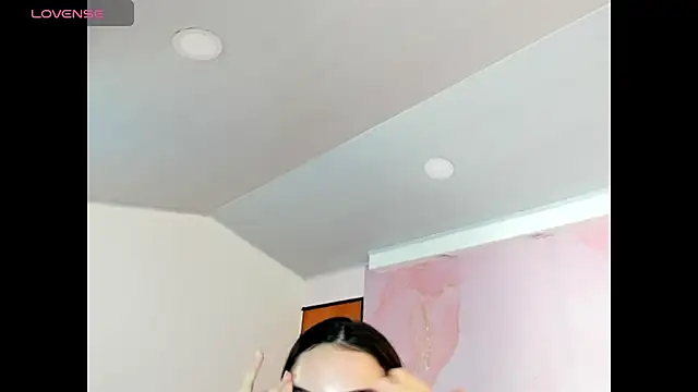 milk candy18 online show from October 15, 2025, 12:16 pm