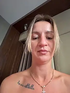 EvvaMur online show from December 18, 2025, 1:00 am