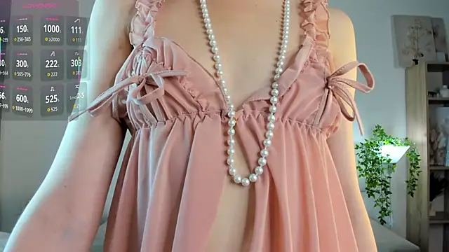 Ice Strawberry online show from November 21, 2025, 3:16 am