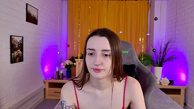 AliceLids online show from December 14, 2025, 1:27 pm