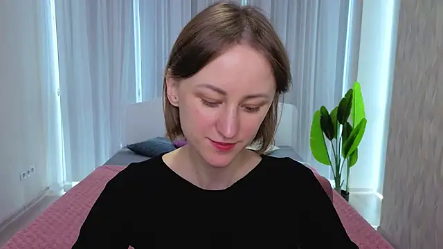 LuluChiiii online show from October 12, 2025, 10:47 am