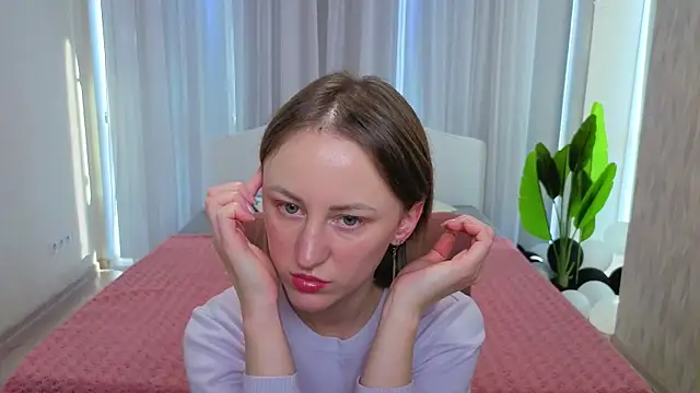 LuluChiiii online show from November 14, 2025, 10:47 am