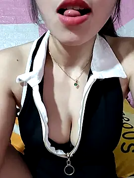 Ingrid428 online show from May 8, 2026, 3:01 am