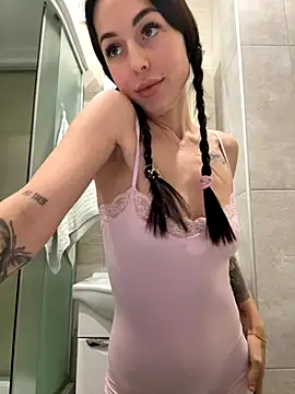 SakuraSara online show from November 9, 2025, 3:10 pm