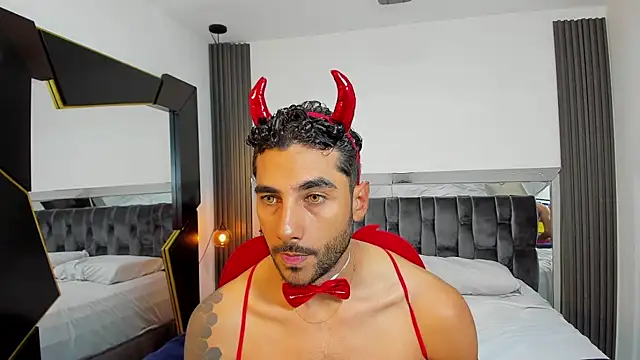 MARC THOMPSON  online show from November 1, 2025, 12:56 am