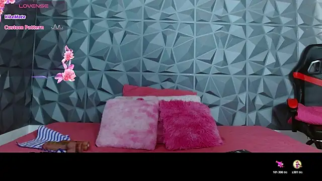 suzanhot 30 online show from March 27, 2026, 8:41 pm