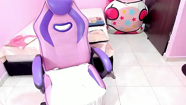 latin doll squirts online show from October 1, 2025, 2:12 pm