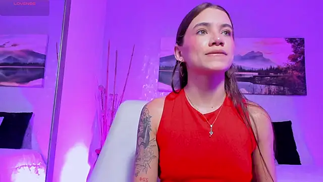 Snapshot of aitana_baker_ chatting on October 3, 2025, 7:33 pm aitana baker online show from October 3, 2025, 7:33 pm