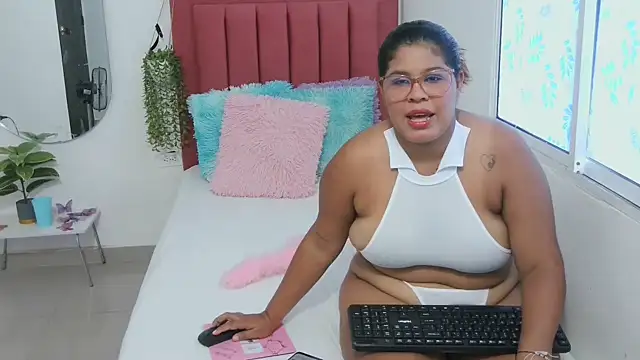 Snapshot of Daniiela_lan chatting on November 7, 2025, 5:57 pm Daniiela lan online show from November 7, 2025, 5:57 pm