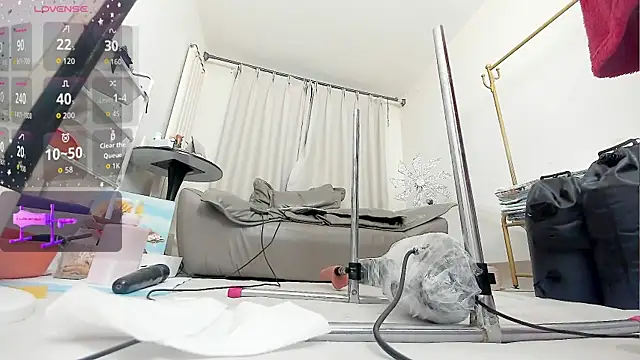 fox-yiyi online show from December 18, 2025, 12:11 pm