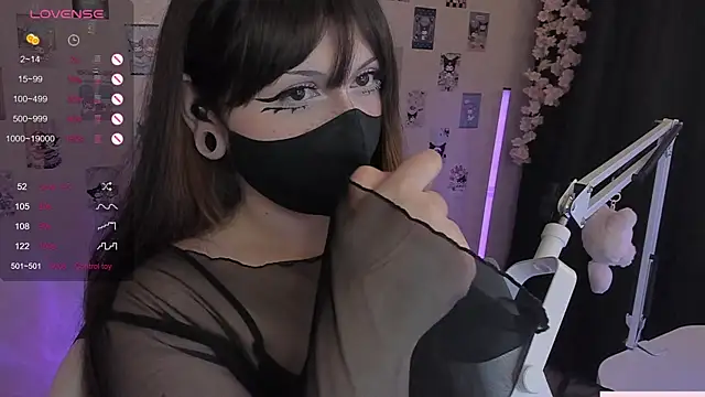 -Nanamin- online show from May 25, 2026, 10:27 pm