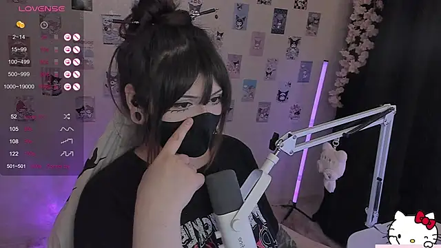 -Nanamin- online show from May 29, 2026, 11:58 pm