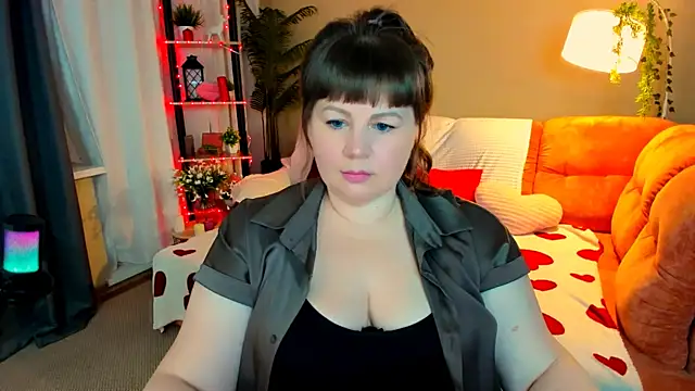 CrystaalStaar online show from April 6, 2026, 6:42 pm