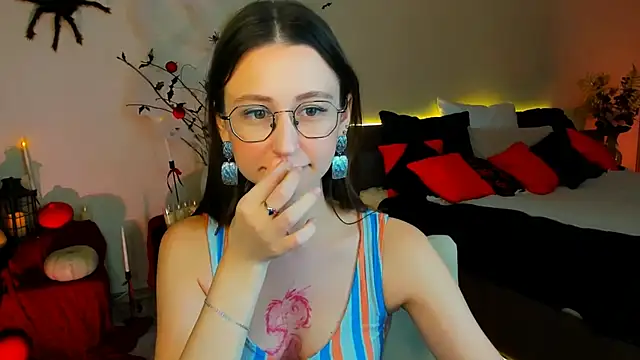 YourLovellyStory online show from October 29, 2025, 9:22 am